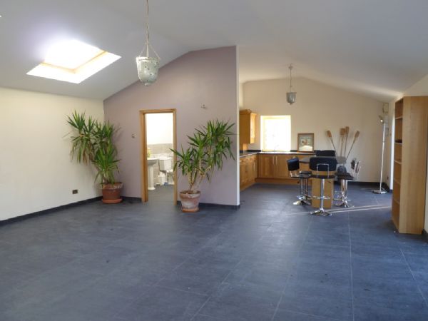 Michael Anthony Tring - KENSWORTH - Annexe interior